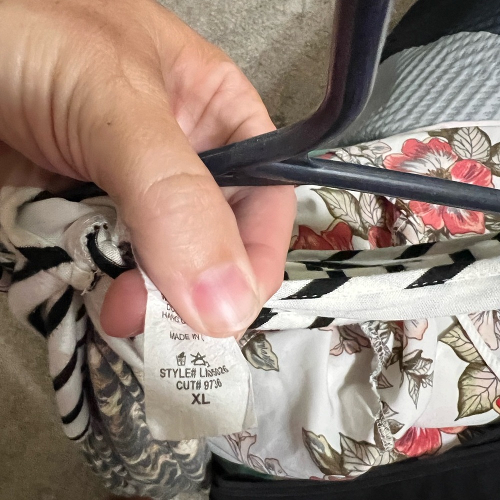 Umgee White and Red Floral Tote